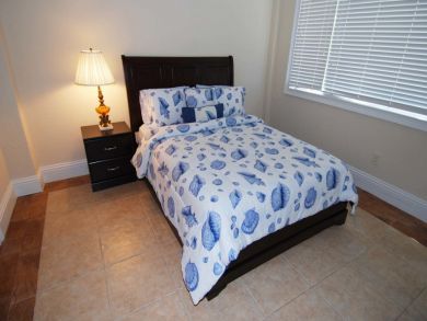 Bedroom 4 with Queen Bed